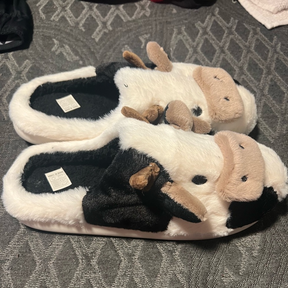 Cow Slippers - Picture 3 of 4